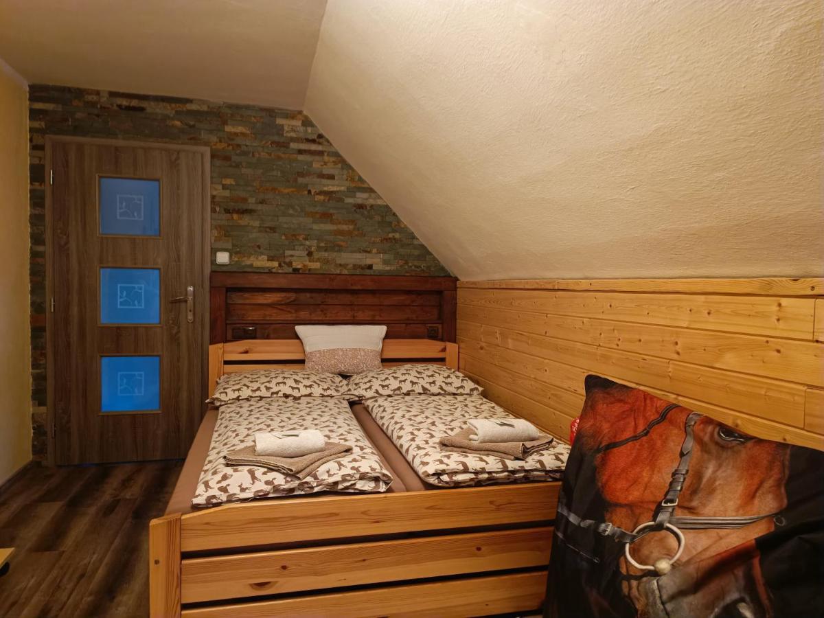 Jizdarna Malenovice Apartment Malenovice  Bagian luar foto
