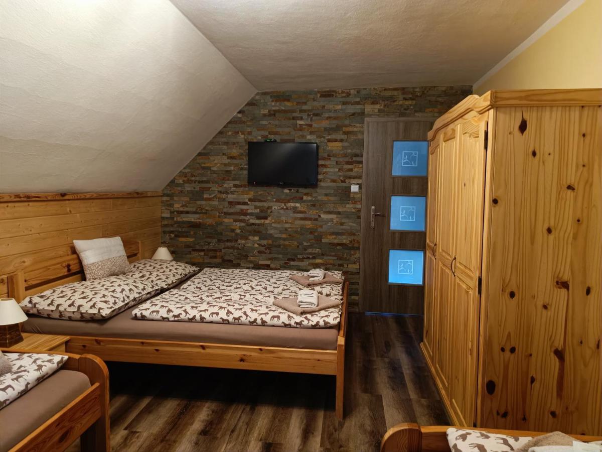 Jizdarna Malenovice Apartment Malenovice  Bagian luar foto
