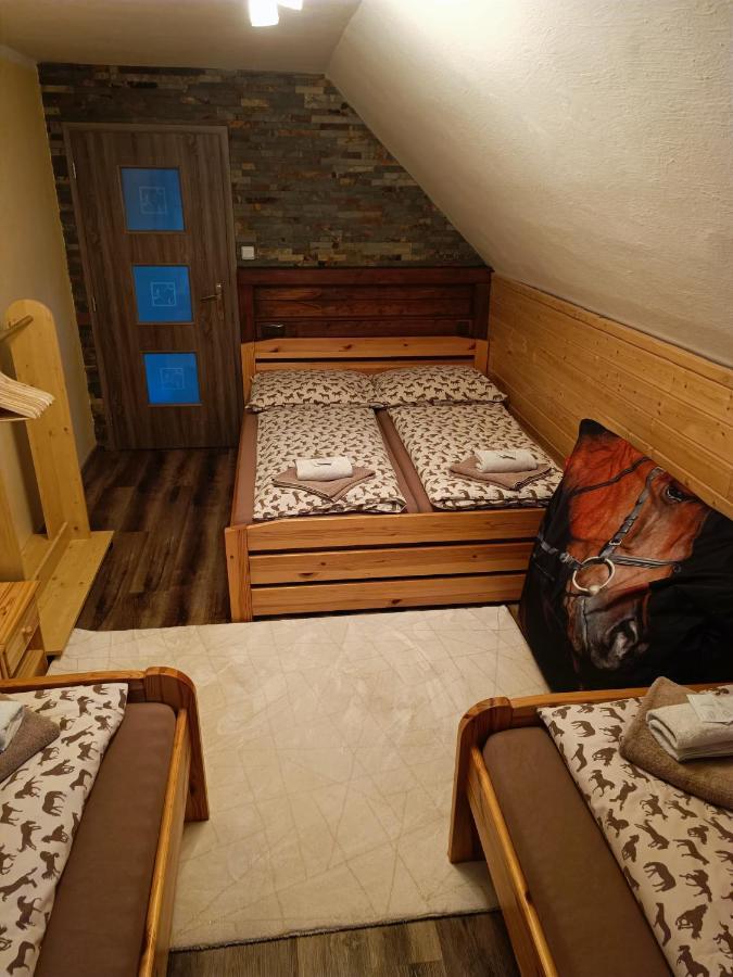 Jizdarna Malenovice Apartment Malenovice  Bagian luar foto