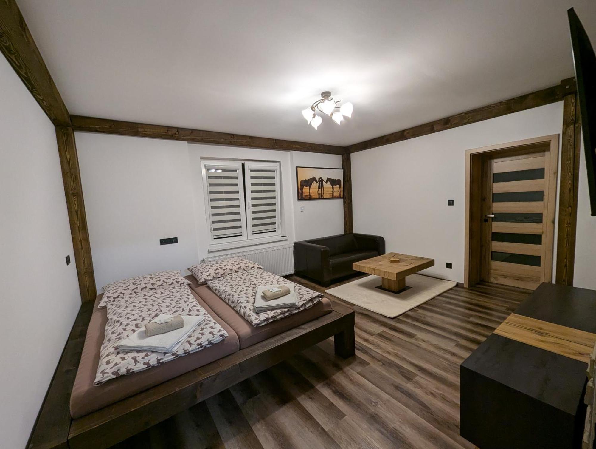 Jizdarna Malenovice Apartment Malenovice  Bagian luar foto