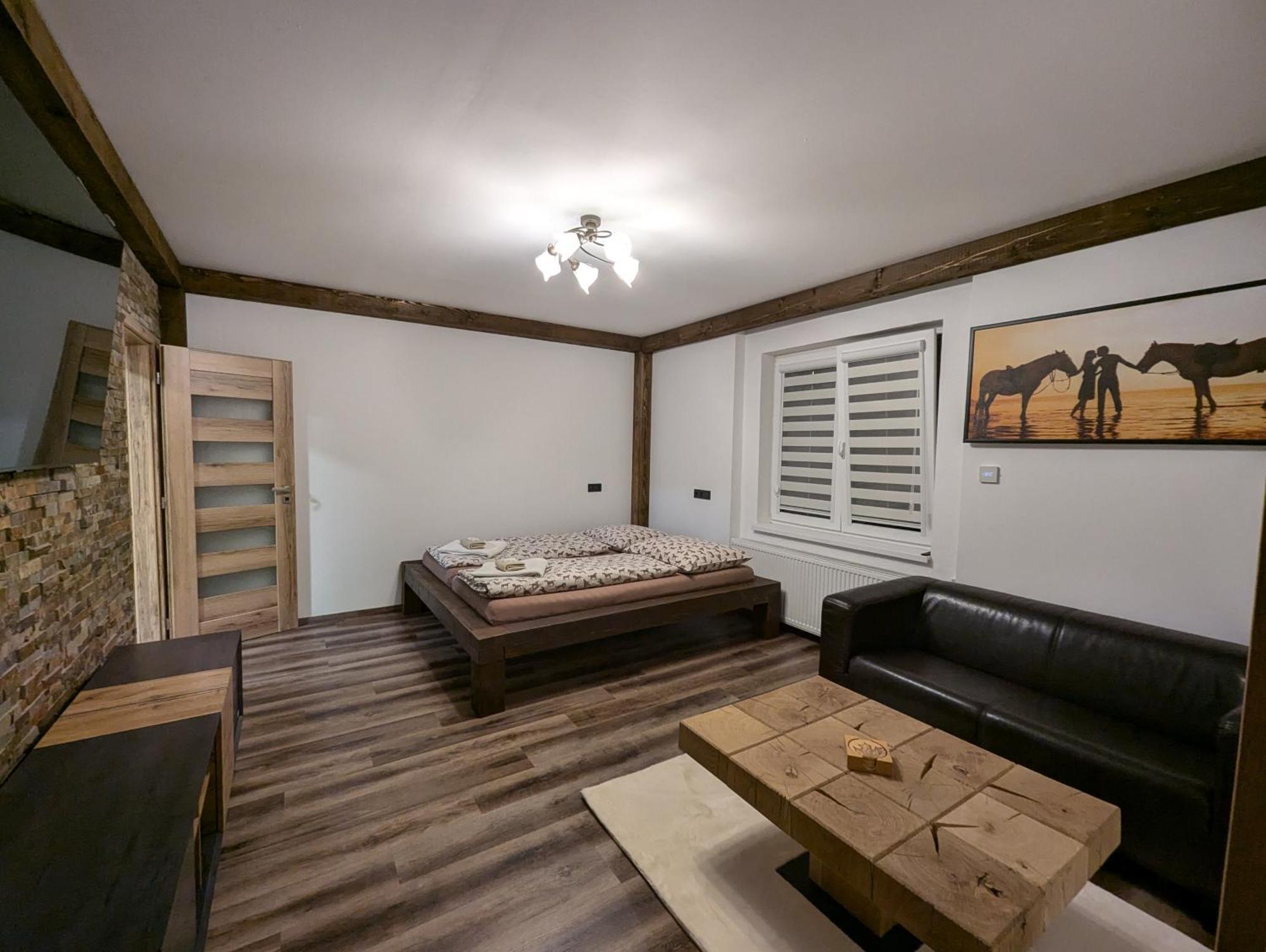 Jizdarna Malenovice Apartment Malenovice  Bagian luar foto