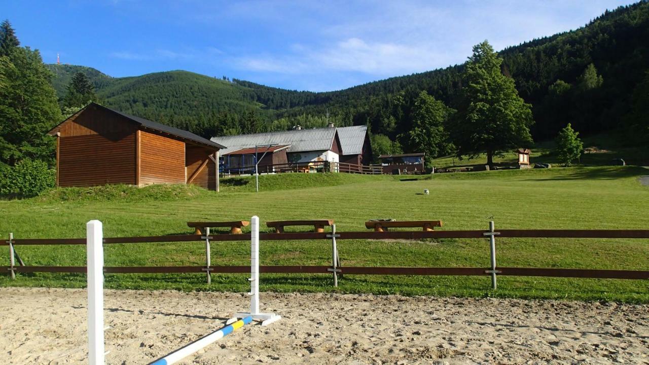 Jizdarna Malenovice Apartment Malenovice  Bagian luar foto